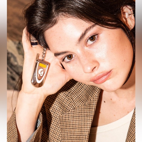 Glossier pink flip cell phone cute keychain - Picture 4 of 4